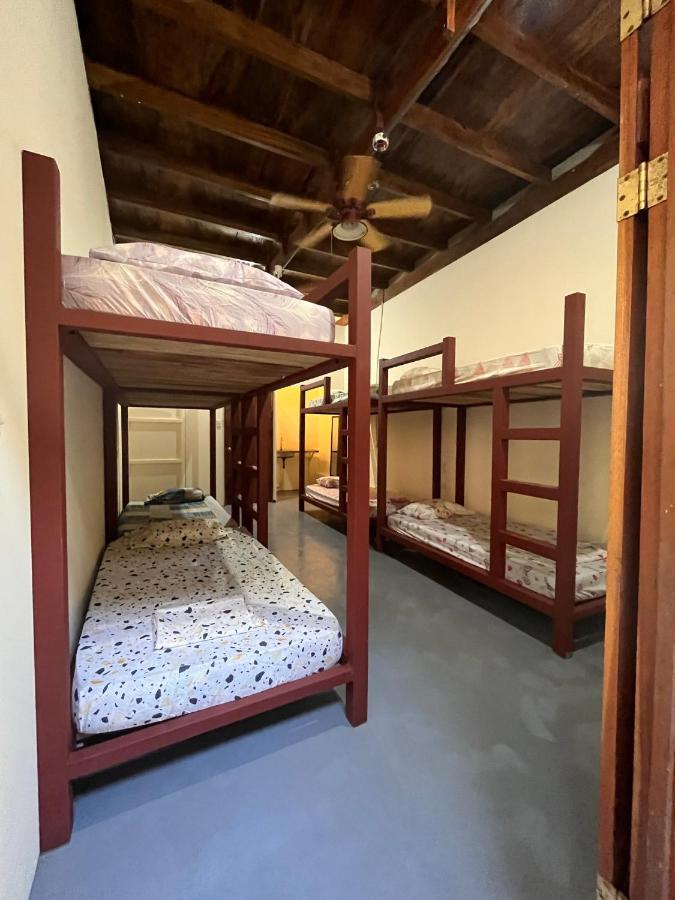 Hostel Tuanis Surf Camp Playa Santa Teresa  Buitenkant foto