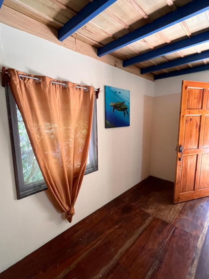 Hostel Tuanis Surf Camp Playa Santa Teresa  Buitenkant foto